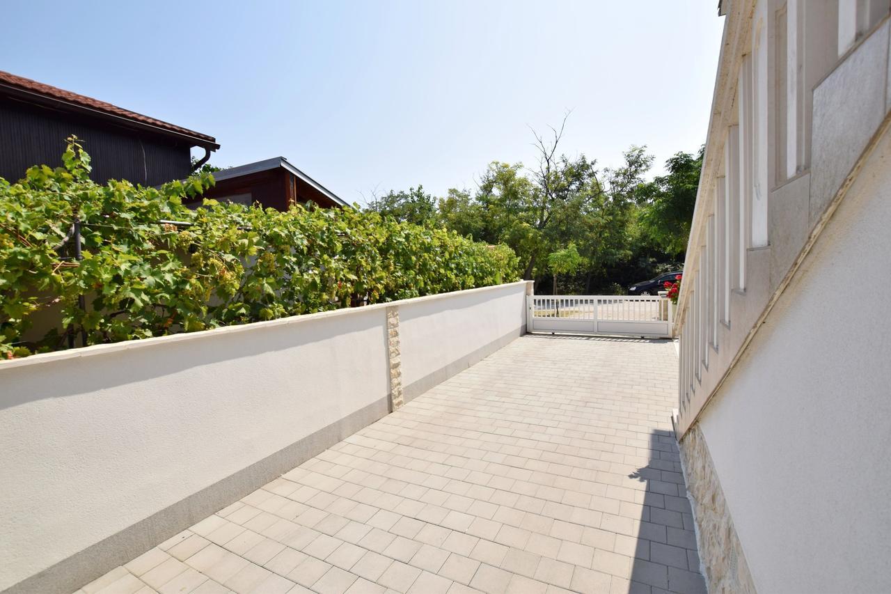 Apartment Diva Nin Exterior photo
