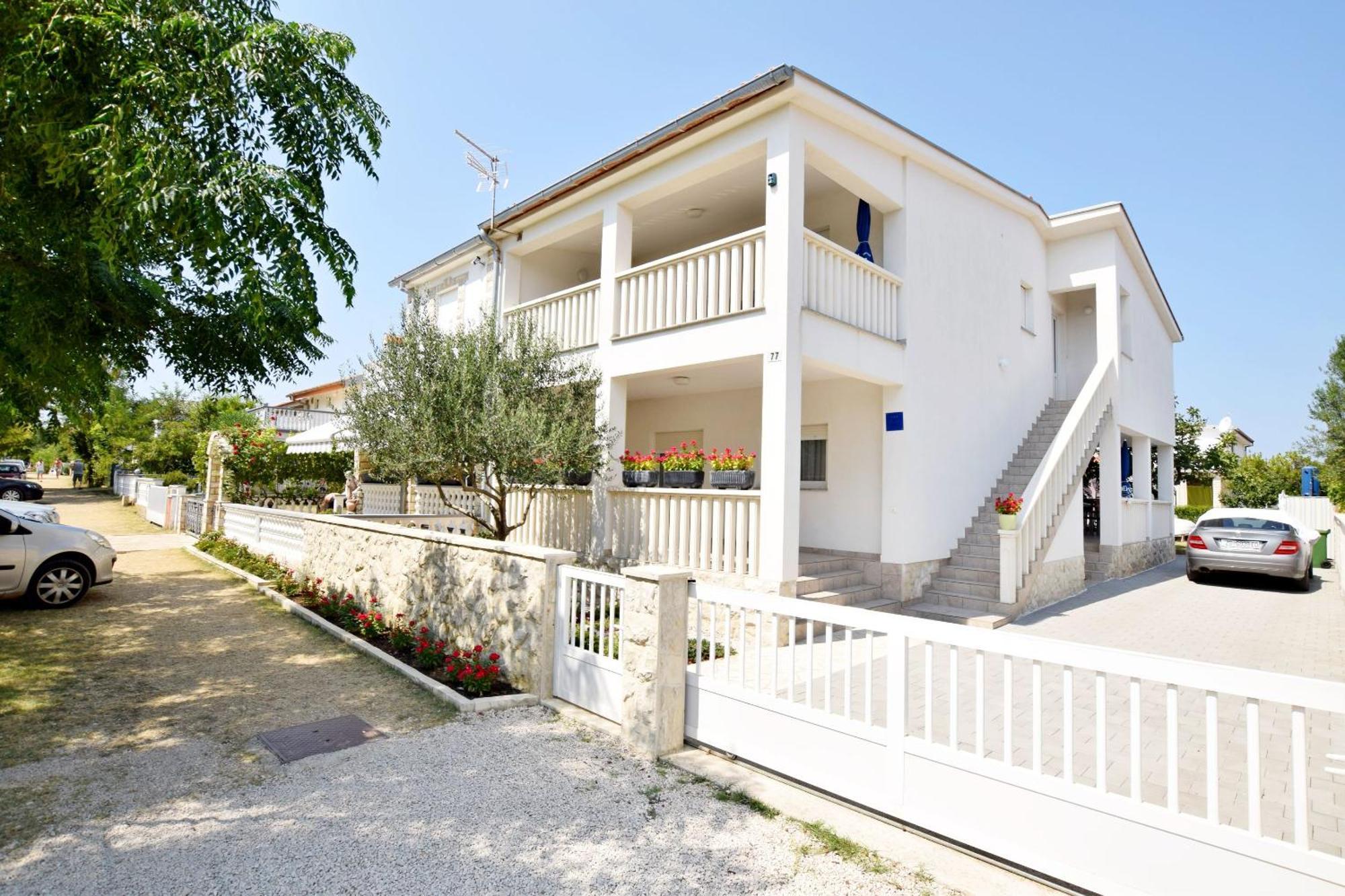 Apartment Diva Nin Exterior photo